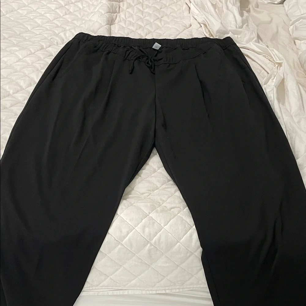 Old Navy Women's Black Trousers - Picture 1 of 3